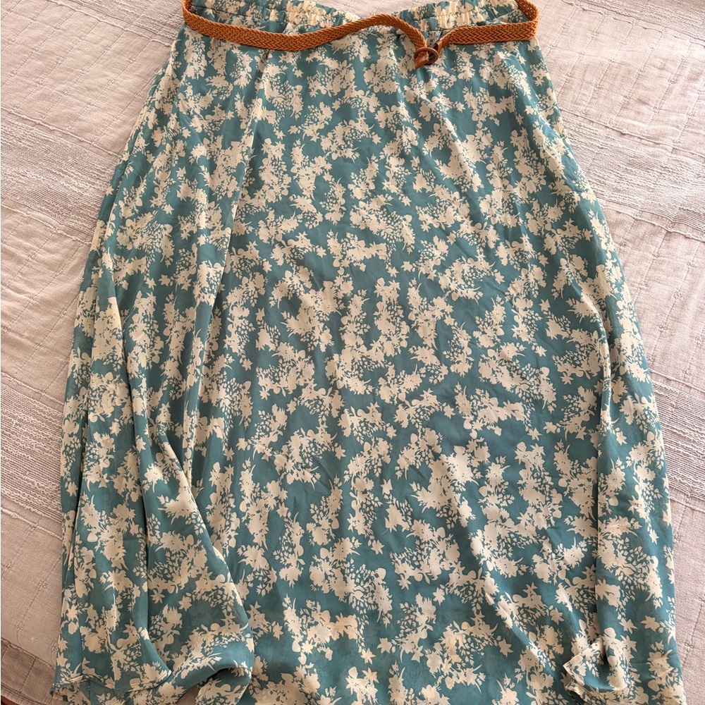 Women’s Floral Blue and White Plus Skirt Size 2XL